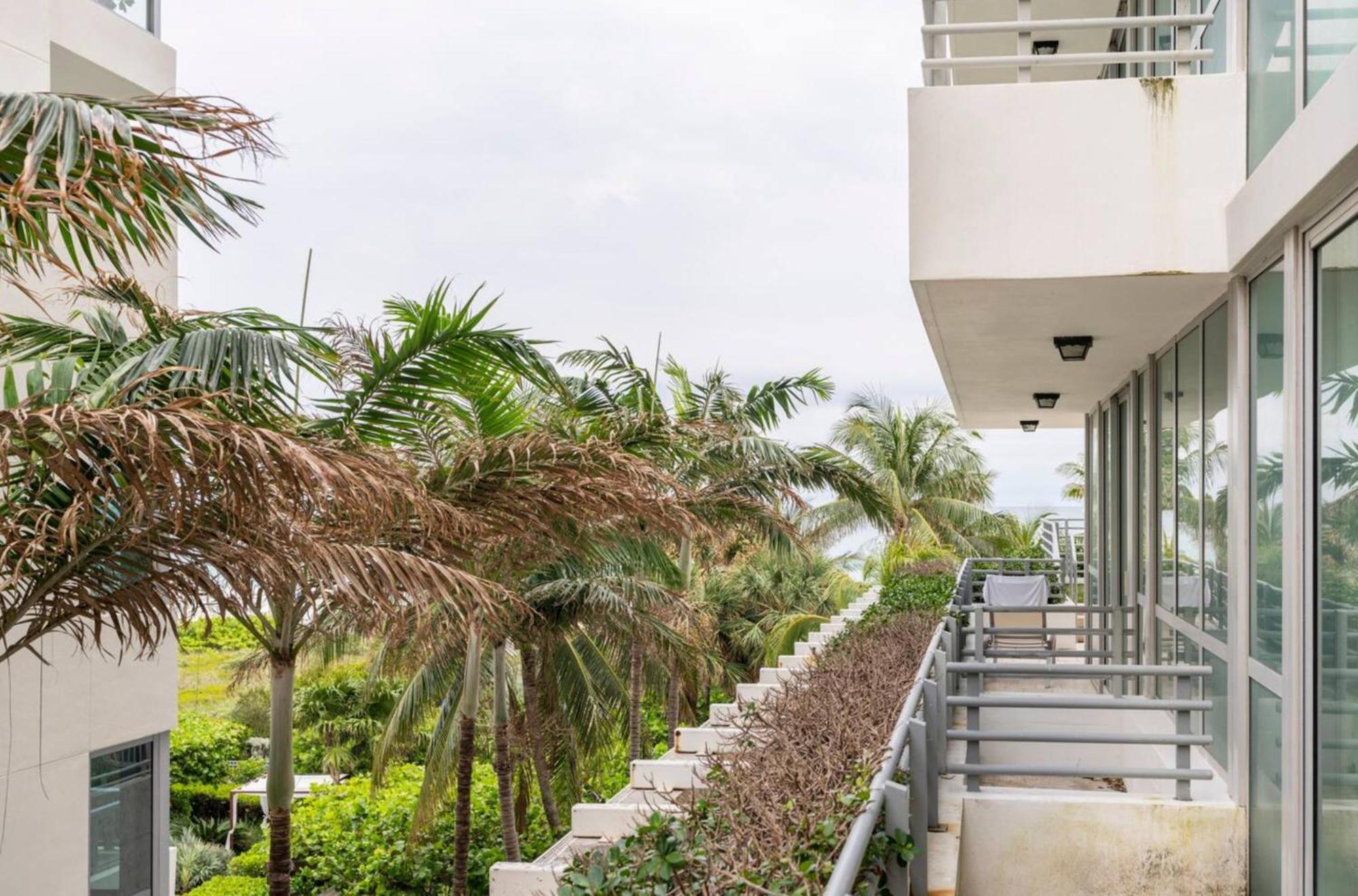 Beachfront Bentley Hotel One Bedroom Suite With Balcony And Beach Access Μαϊάμι Μπιτς Εξωτερικό φωτογραφία